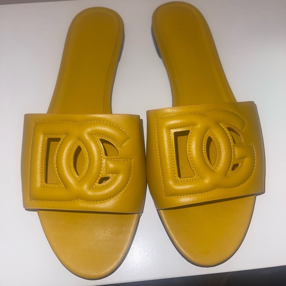Dolce & Gabbana DG Logo Slides